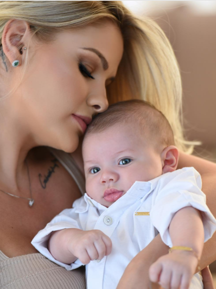 Andressa Suita se derrete pelo filho, Gabriel, nas redes sociais