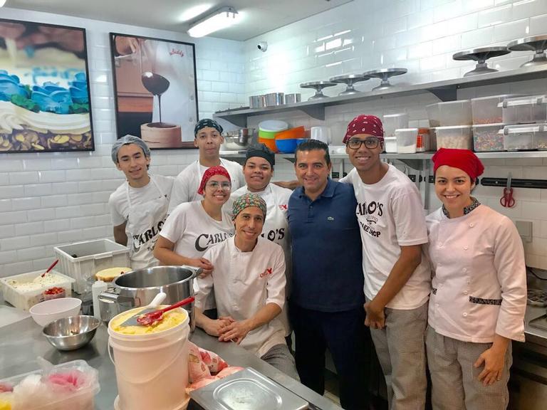 Buddy Valastro passa pela Carlo’s Bakery de surpresa