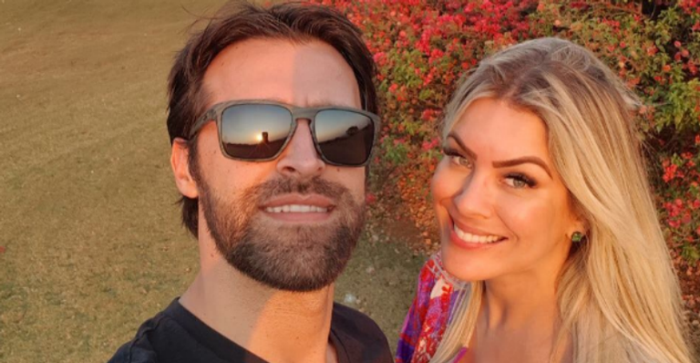 Renata Fan celebra 9 anos de namoro com o amado, Átila
