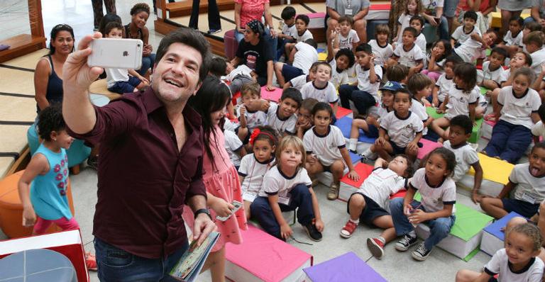 Daniel participa de leitura para crianças em São Paulo