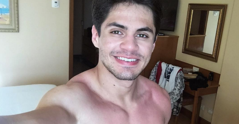 Lucas Veloso, sucesso na Dança dos Famosos e no remake de Os Trapalhões, relembra foto antiga com o pai, Shaolin