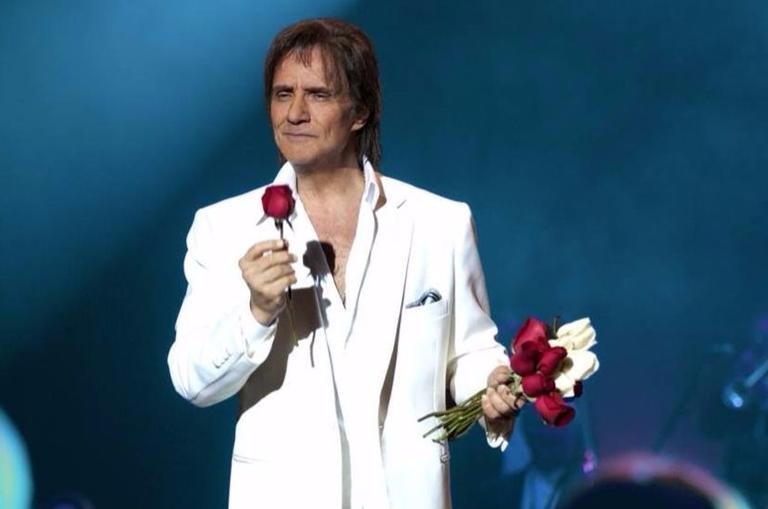 Roberto Carlos toca em São Paulo em um show só para mulheres