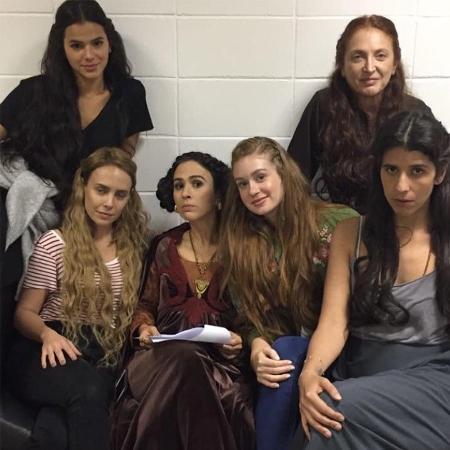 Bruna Marquezine e Marina Ruy Barbosa colocam aplique para nova novela