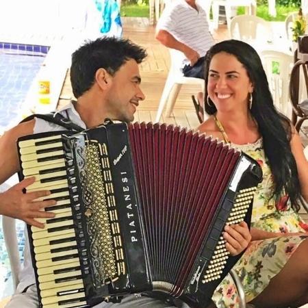 Graciele Lacerda recebe homenagem do noivo, Zezé Di Camargo, no dia do seu aniversário