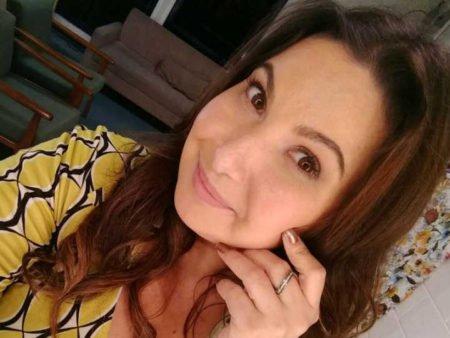 Mariana Xavier posta foto ousada de lingerie e sem maquiagem
