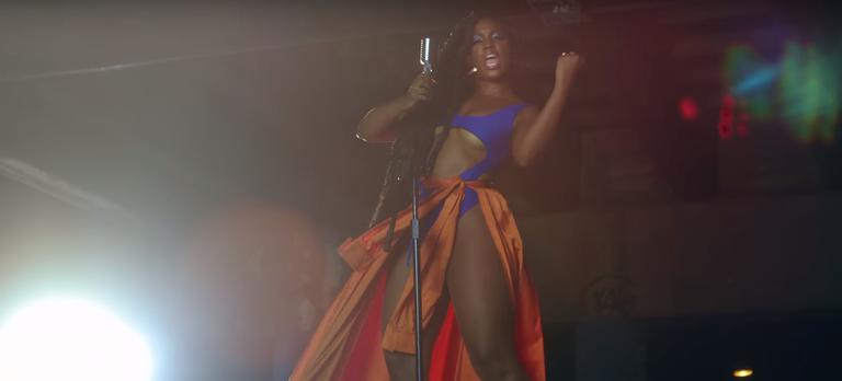 Cantora IZA lança clipe da música ‘Pesadão’ com Marcelo Falcão!