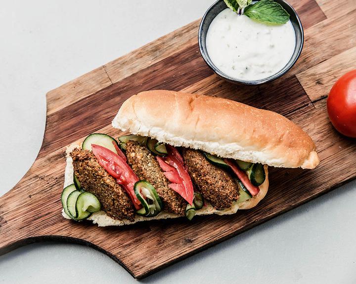 Pedida veggie: sanduíche de falafel