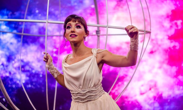Anota aí: Tour Du Monde chega ao Burlesque Paris 6