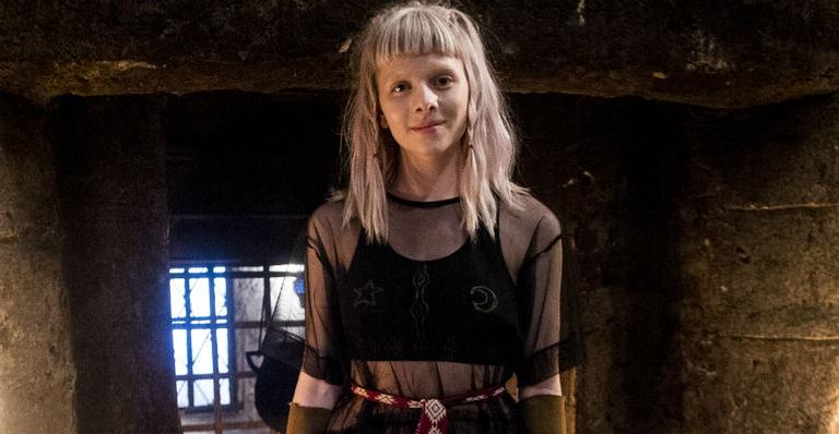Cantora norueguesa Aurora grava tema de abertura de ‘Deus Salve o Rei’