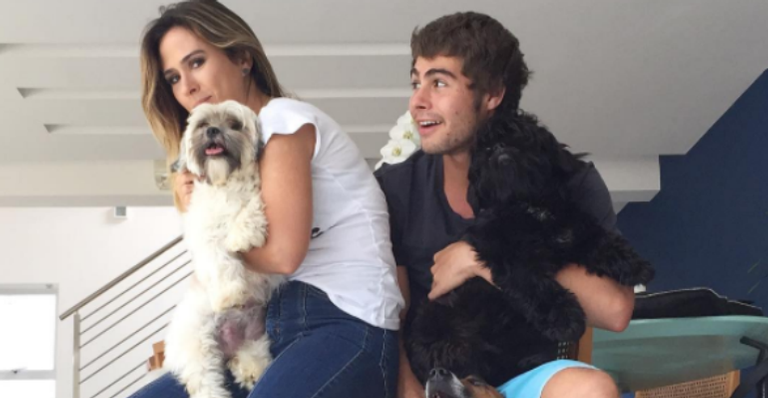 Rafael Vitti posta clique divertido de Tata Werneck no banheiro