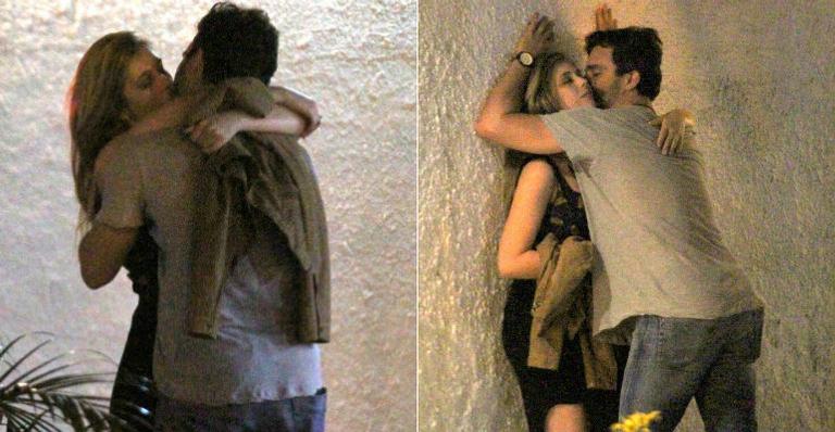 Clima esquentou! Thiago Rodrigues troca beijos quentes com loira no Rio