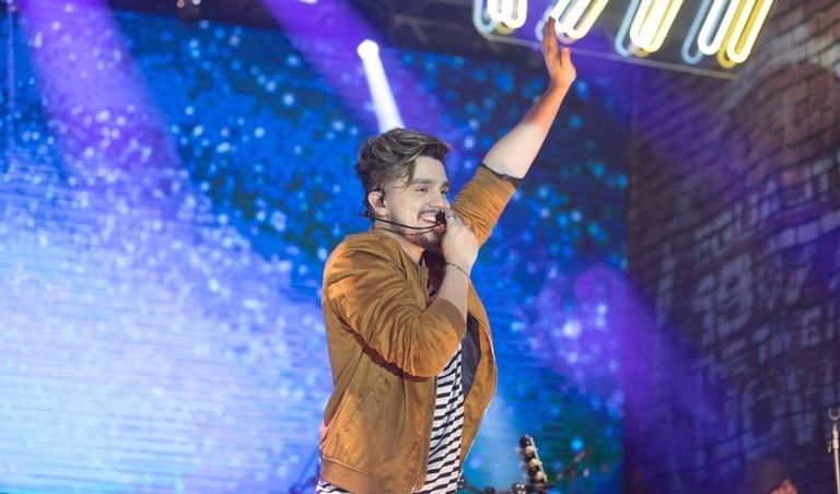 Luan Santana agita festa de abertura de evento de cinema