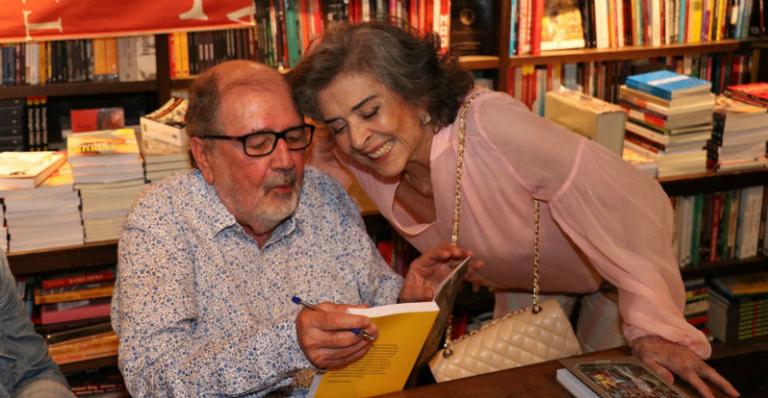 Betty Faria prestigia o lançamento do livro ‘Todo domingo’, do cineasta Cacá Diegues