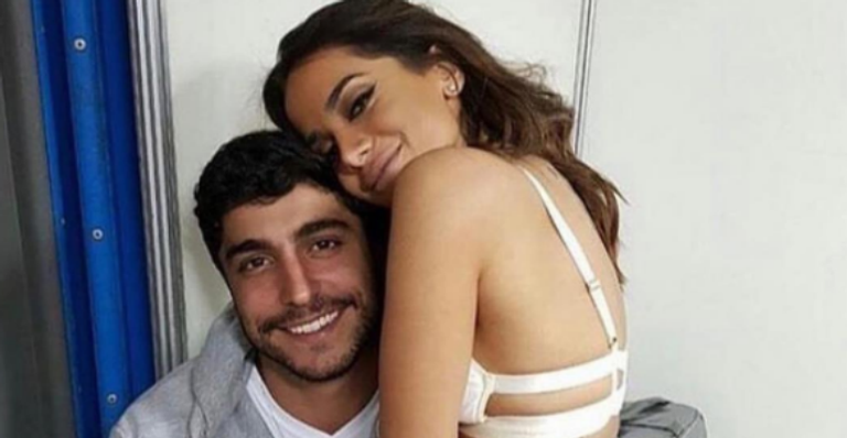 Anitta assina contrato de união estável com Thiago Magalhães