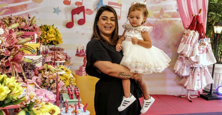 Preta Gil comemora o aniversário de 2 anos da neta, Sol de Maria