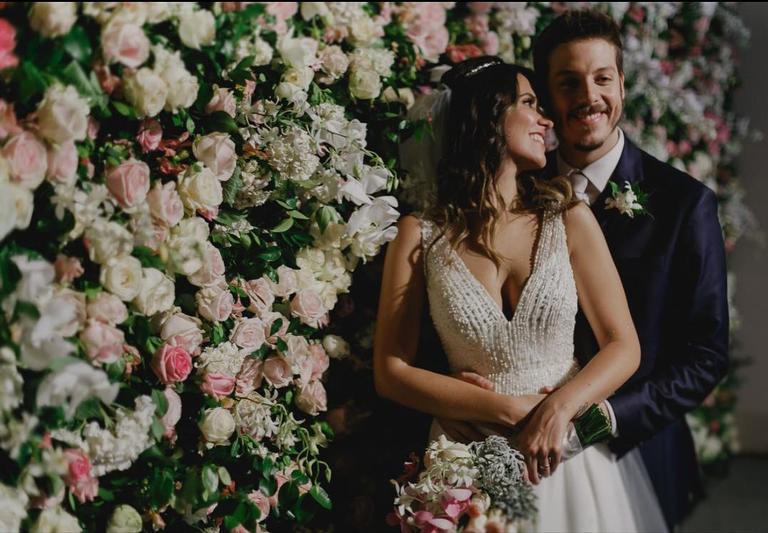 Fábio Porchat se casa com Nataly Mega em festão para 500 convidados no Rio