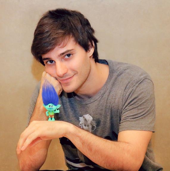 Hugo Bonemer dubla Trolls para a Netflix