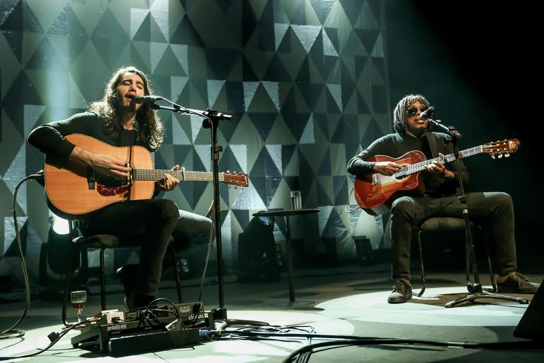 Milton Nascimento e Tiago Iorc cantam juntos em São Paulo