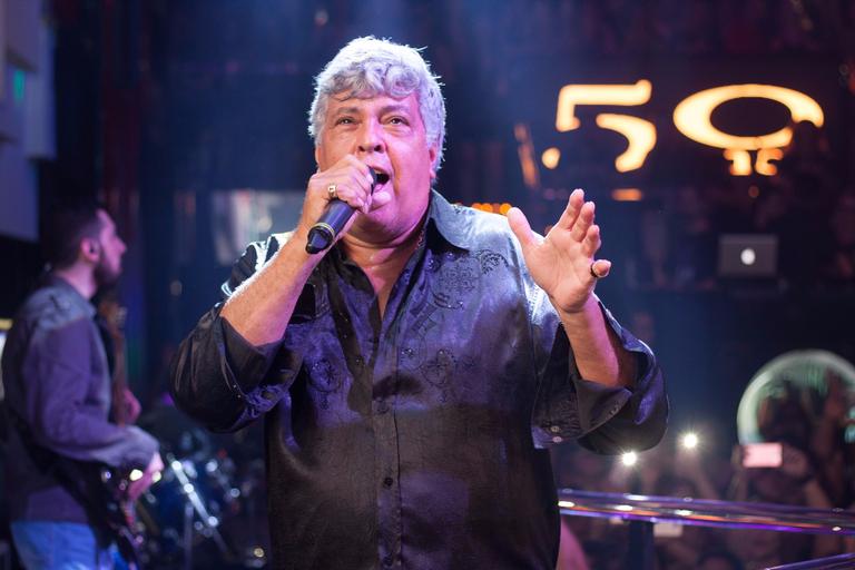 Sidney Magal celebra 50 anos de carreira com show em São Paulo