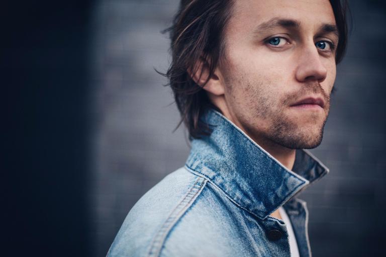 Sondre Lerche, cantor norueguês, fala do seu amor pelo Brasil
