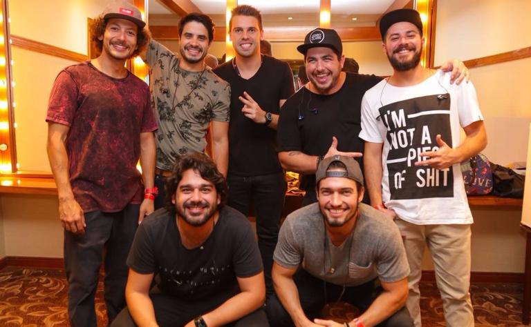 Com a presença de Thiaguinho, Atitude 67 se apresenta em Campinas