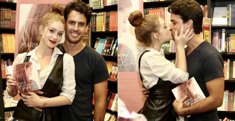 Marina Ruy Barbosa recebe o carinho do marido em noite de autógrafos