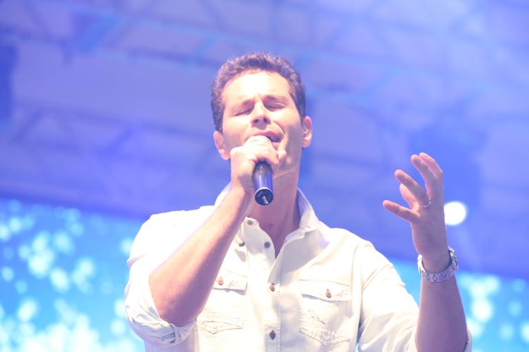 Pedro Leonardo volta aos palcos em pocket show motivacional