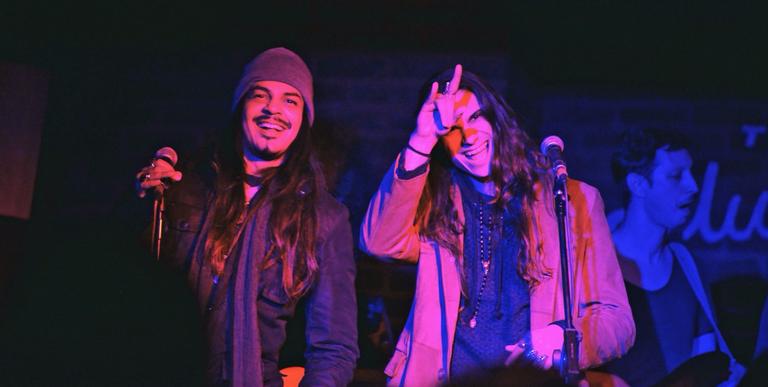 Em Londres, dupla MadHouse sobe ao palco do pub que Amy Winehouse se apresentava