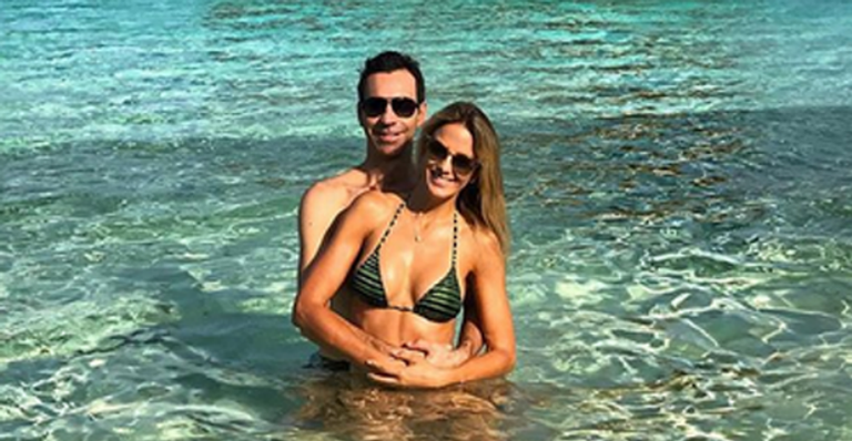 Ticiane Pinheiro e Cesar Tralli posam em cenário paradisíaco nas Maldivas