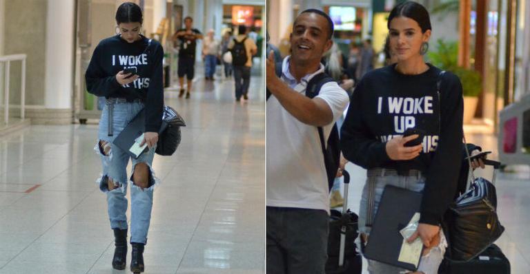 Fashionista até na hora de viajar! Bruna Marquezine desfila com look estiloso no aeroporto