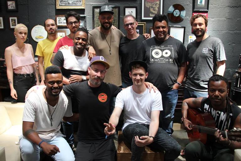 Sambô grava com DJ Australiano The Kite String Tangle