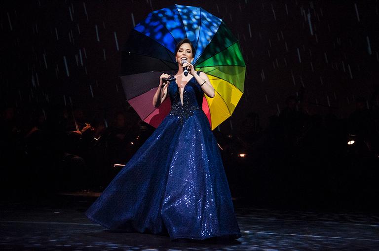 Fabi Bang emociona o público em show com orquestra filarmônica de Paraisópolis