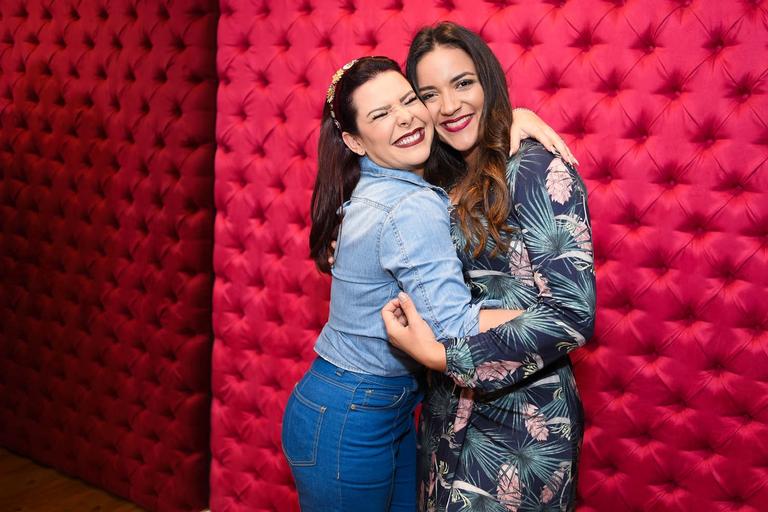 Fernanda Souza participa de evento de beleza