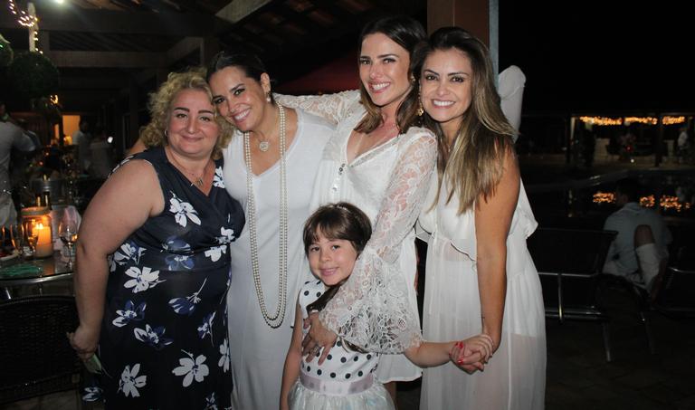 Suzy Rêgo, Natallia Rodrigues e outros famosos comemoram 2018 em Guararema