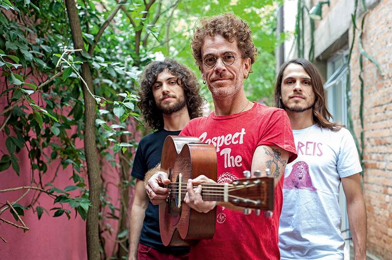 Nando Reis e os filhos Theo e Sebastião: Donos dos próprios passos