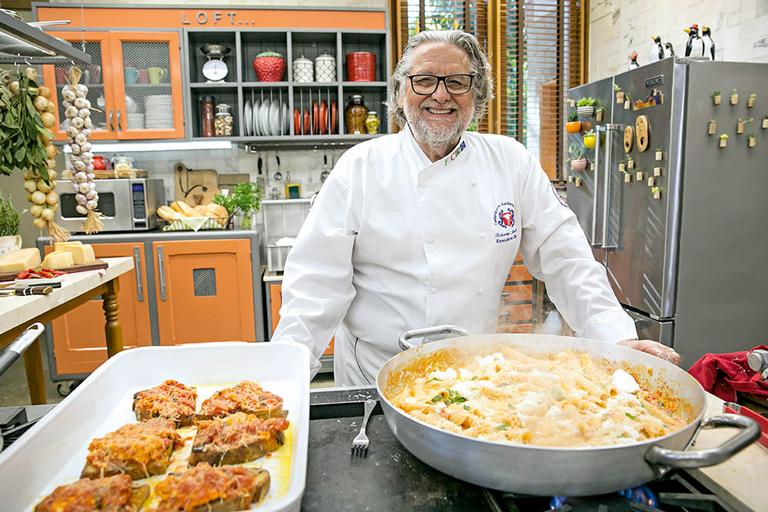 Chef Roberto Ravioli, do É de Casa, vai desfilar na Sapucaí
