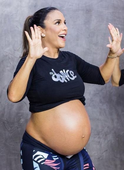 No início do Carnaval, Ivete Sangalo dá à luz gêmeas!