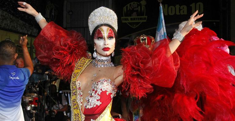 Para o Carnaval, Sabrina Sato vira Isabelita dos Patins