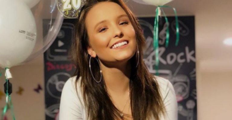 Larissa Manoela alcança a marca de 13 milhões de seguidores no Instagram