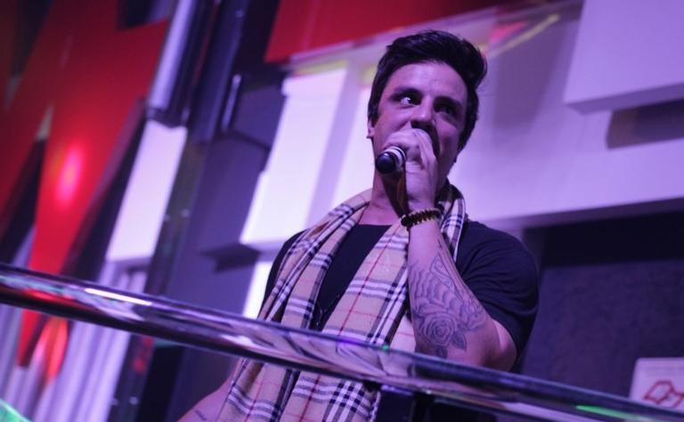Renan Augusto agita pré-feriado em SP