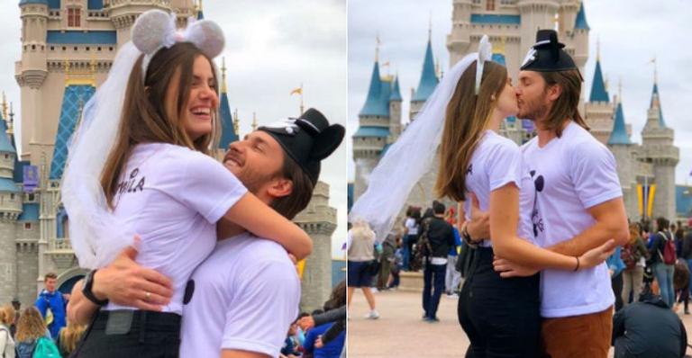 De noivinha, Camila Queiroz posa com Klebber Toledo e se declara: “Encontrei meu príncipe!”