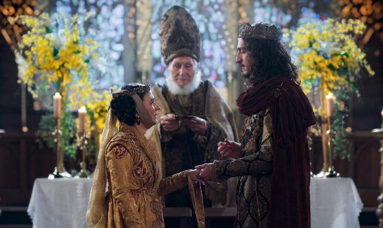 Igreja digital? Entenda o cenário do casamento de Lucrécia e Rodolfo