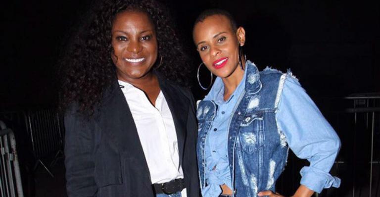 Aline Wirley parabeniza Karin Hils: “Minha amiga irmã, minha musa, minha diva”