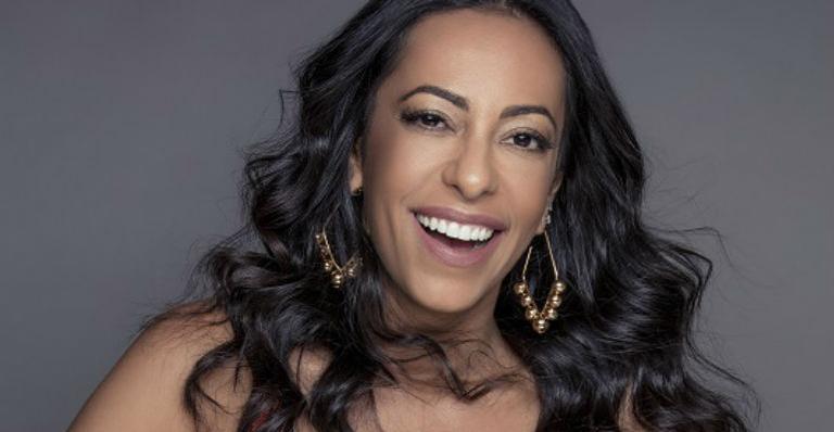 Samantha Schmutz fará sua estreia no carnaval do Rio de Janeiro cantando!