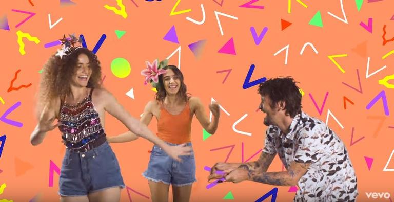 Anavitória lança clipe da canção Clareiamô, com a participação do cantor Saulo Fernandes e direção de Manu Gavassi