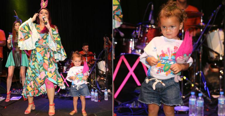 Preta Gil chama a neta pra pular carnaval em cima do palco em Salvador