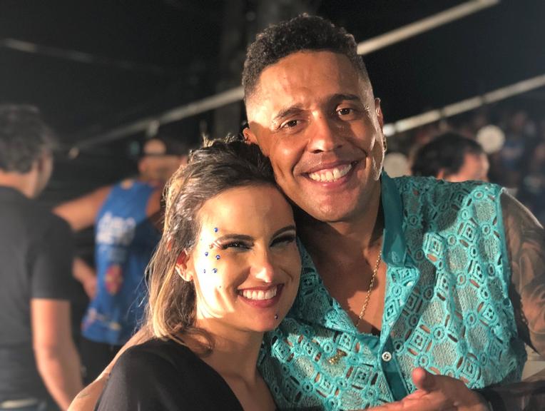 Úrsula Corona se apresenta no trio do Araketu