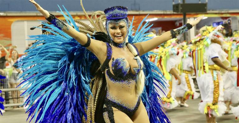 ‘Escoltada’, Ellen Rocche aposta em fantasia de policial sexy para a avenida