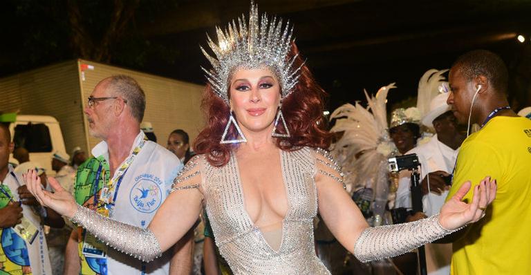 Claudia Raia comemora título da Beija-Flor: “Que orgulho!”