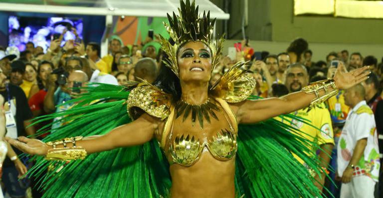 Após desfilar como rainha de bateria, Juliana Paes lamenta rebaixamento da Grande Rio